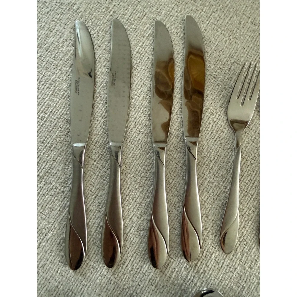 33 pc Cambridge Silversmiths SWIRL SAND Stainless Flatware Replacement Set Lot